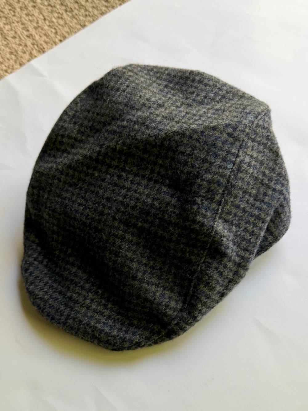 Priced to move! Banana Republic Charcoal Gray Houndstooth Wool Hat
